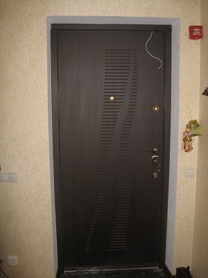 Двери после установки МДФ панели 5